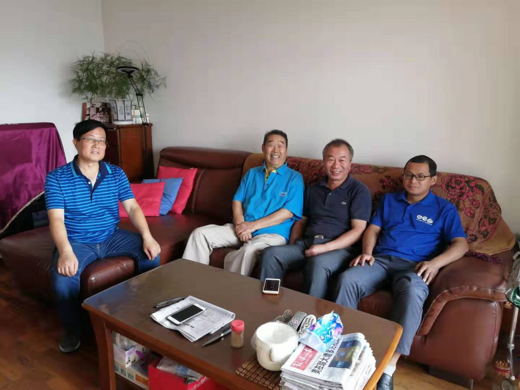 看望管老师.jpg