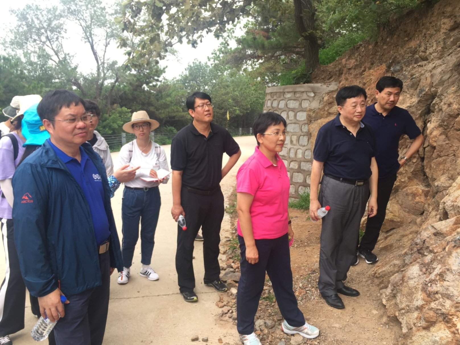 D:\个人文件\教学资料\辽宁兴城综合地质实习\2019\山红红书记一行-2019.7.16-17\微信图片_20190718161539.jpg